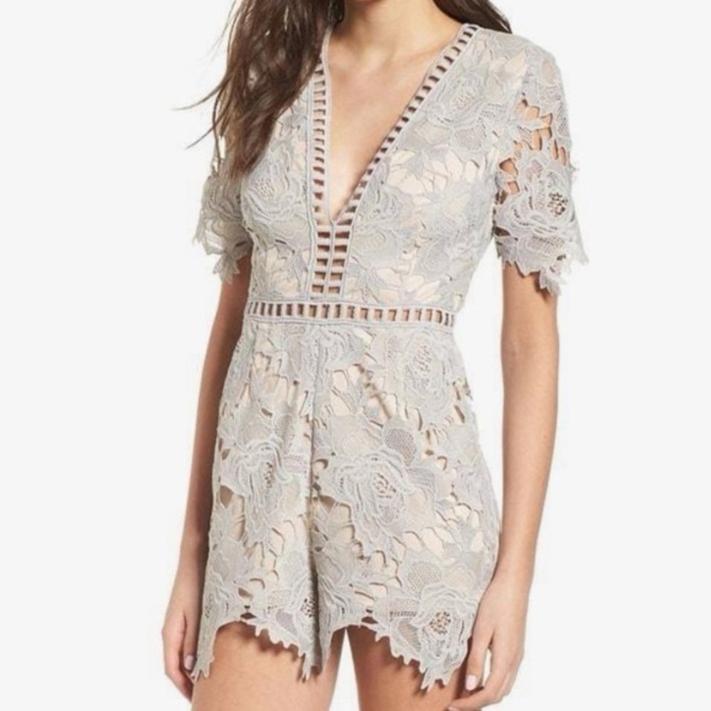ASTR the Label Short Sleeve V-Neck Lace Romper - Picture 3 of 4